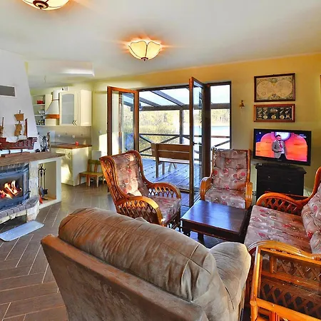 בית נופש House By The With A Fireplace