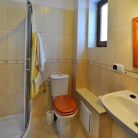 בית נופש House By The With A Fireplace