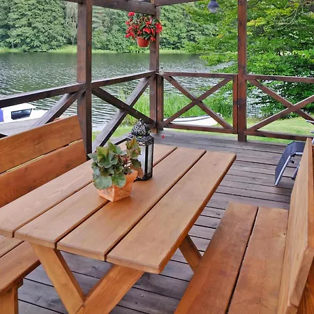 House By The With A Fireplace בית נופש *